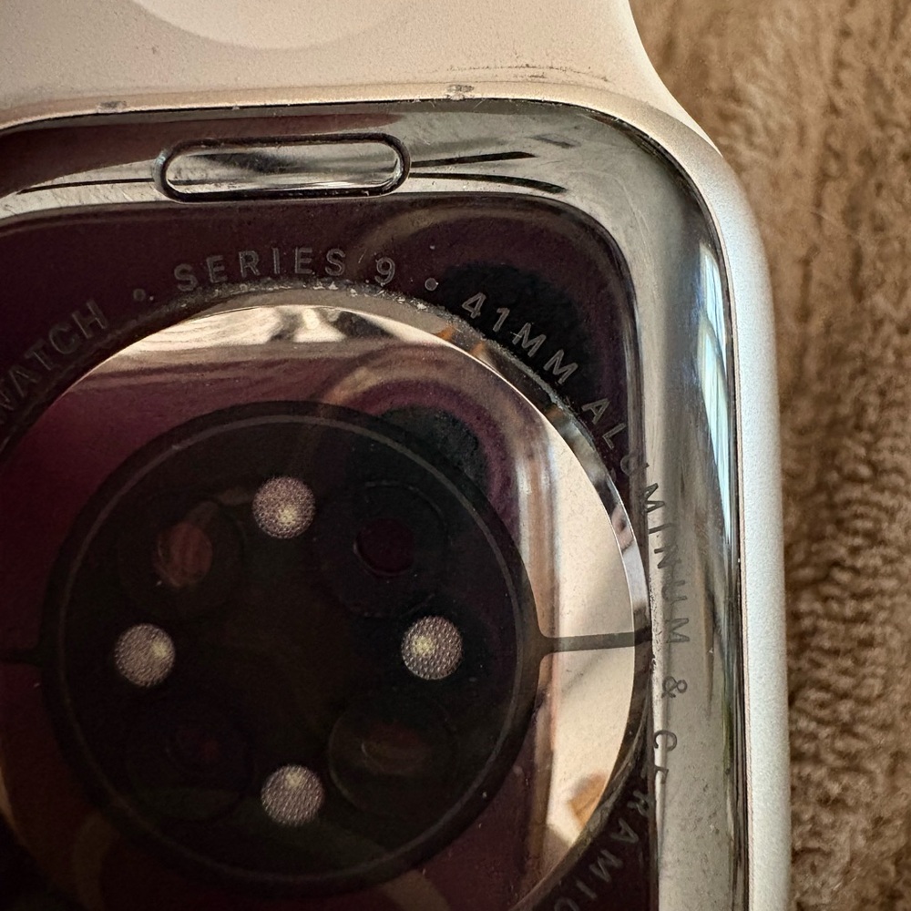 Apple Watch watch series 9 - Picture 2 of 4